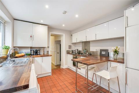 9 Nemoure Road, London, W3 6NZ