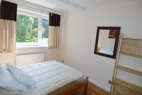 4 bedroom apartment to rent, Cortis Road, Putney