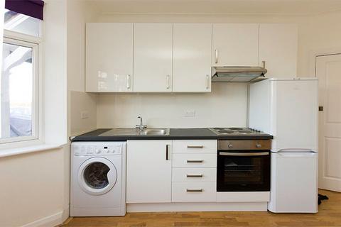 Studio to rent, Kendal Road, London NW10