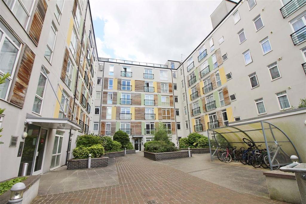 Foster House, Borehamwood, Herts 2 bed apartment £1,250 pcm (£288 pw)