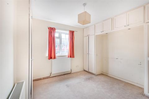25 Cottage Grove, Surbiton, KT6 4JH