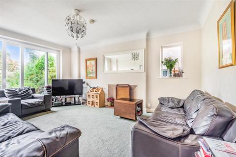 8 Pine Walk, Surbiton, KT5 8NJ