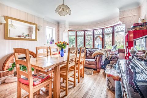 8 Pine Walk, Surbiton, KT5 8NJ