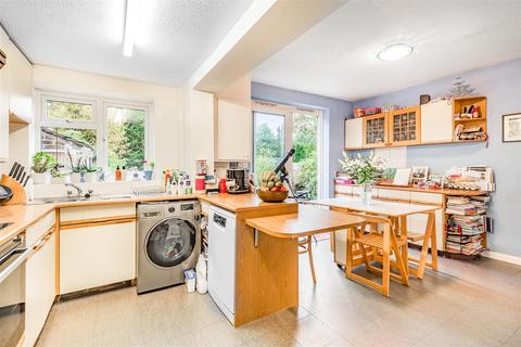 8 Pine Walk, Surbiton, KT5 8NJ
