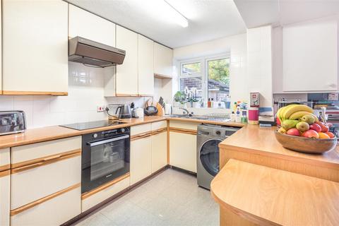 8 Pine Walk, Surbiton, KT5 8NJ