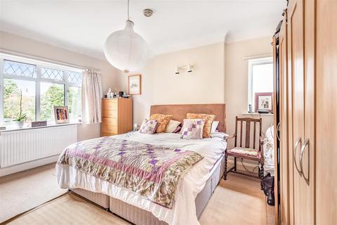 8 Pine Walk, Surbiton, KT5 8NJ