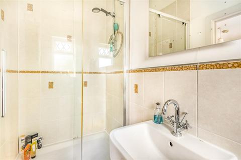 8 Pine Walk, Surbiton, KT5 8NJ