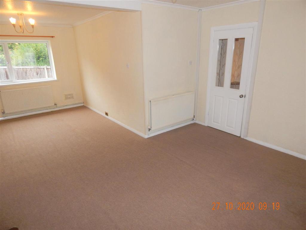 Parsons Road, Redditch 3 bed semidetached house £750 pcm (£173 pw)