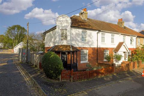 1 Kingslea, Leatherhead, KT22 7SN