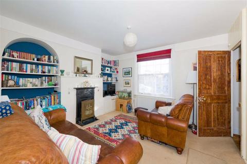 1 Kingslea, Leatherhead, KT22 7SN
