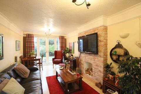 29 Bedford Drive, Leeds, LS16 6DJ
