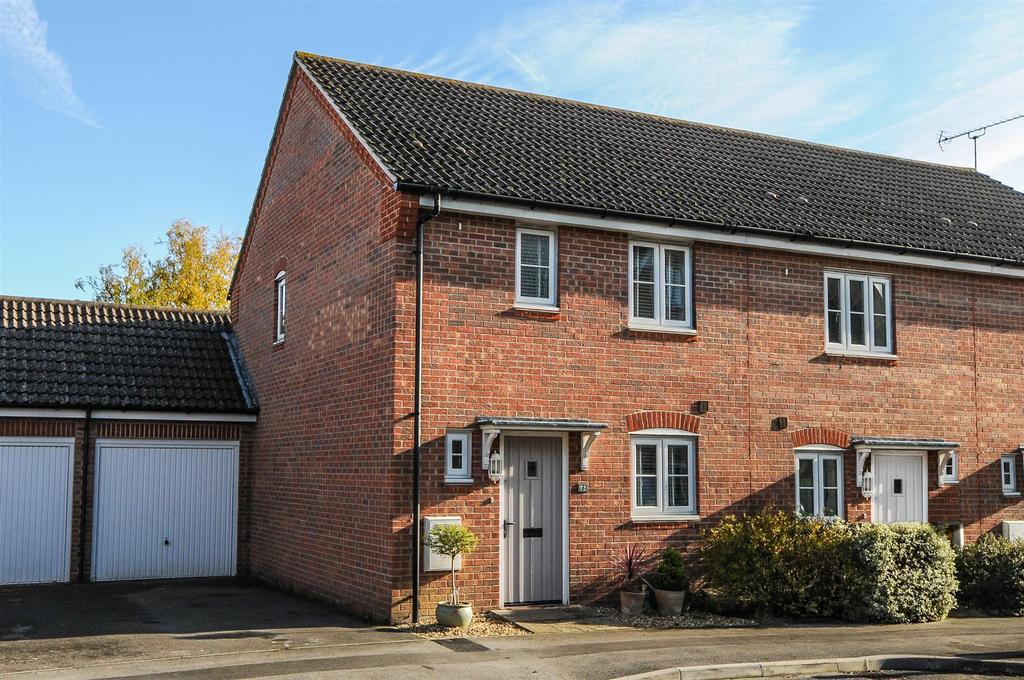 Baxendale Road, Chichester 3 bed end of terrace house £1,200 pcm (£