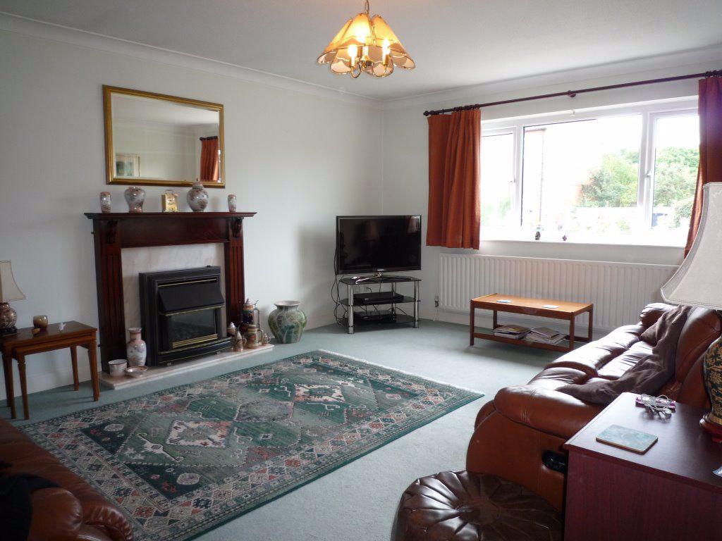 Windmill Way, Haxby 3 bed bungalow £950 pcm (£219 pw)
