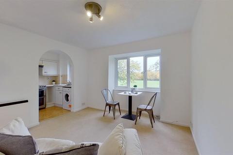 24 Barnfield Close, London, SW17 0AU