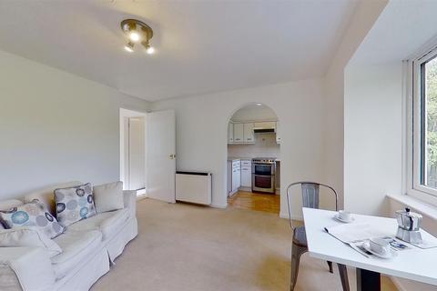 24 Barnfield Close, London, SW17 0AU