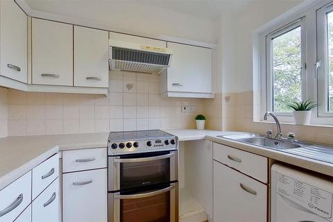 24 Barnfield Close, London, SW17 0AU