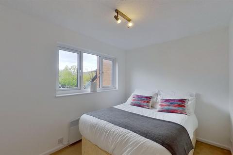 24 Barnfield Close, London, SW17 0AU