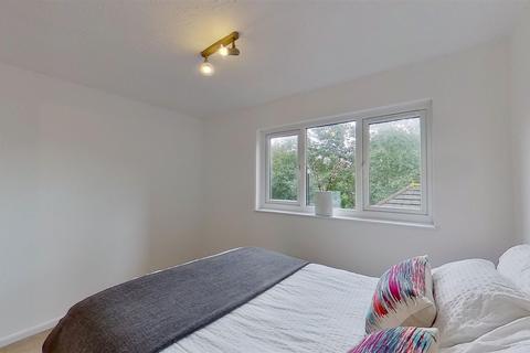 24 Barnfield Close, London, SW17 0AU