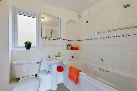 24 Barnfield Close, London, SW17 0AU