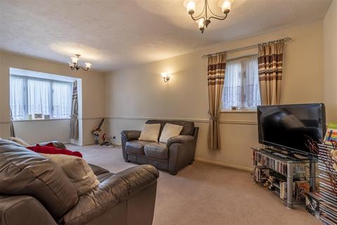 24 Talus Close, Purfleet, RM19 1SF