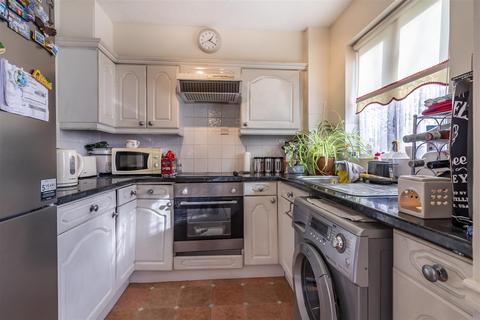 24 Talus Close, Purfleet, RM19 1SF