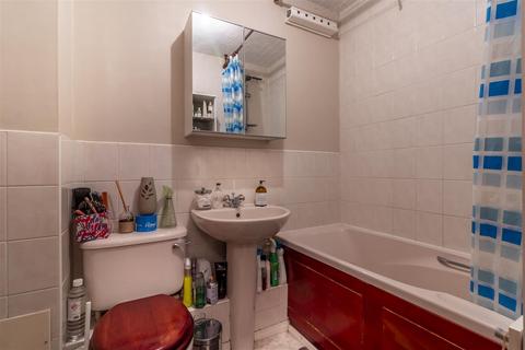 24 Talus Close, Purfleet, RM19 1SF