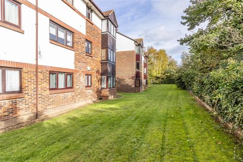 24 Talus Close, Purfleet, RM19 1SF
