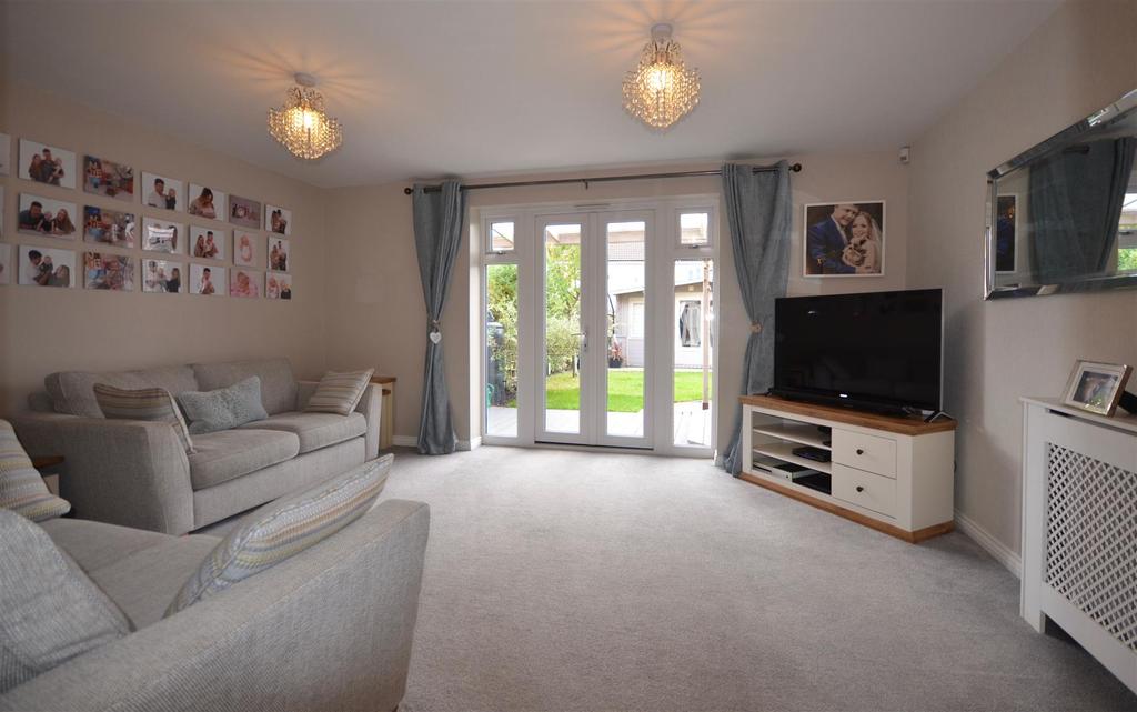 Dragon Rise, Norton Fitzwarren, Taunton 3 bed semidetached house £