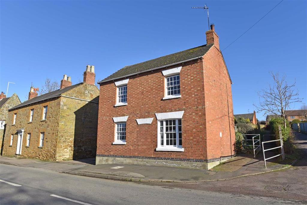 Bugbrooke 3 bed detached house £325,000