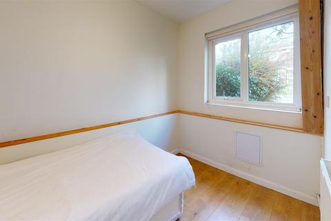 33 Headcorn Drive, Canterbury, CT2 7TR