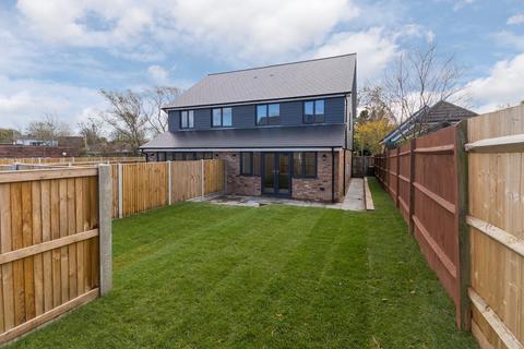 1 Cornfield Close, Hawkinge, Folkestone, CT18 7UD