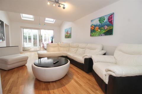 51 William Smith Close, Woolstone, Milton Keynes, MK15 0AN