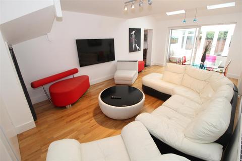 51 William Smith Close, Woolstone, Milton Keynes, MK15 0AN