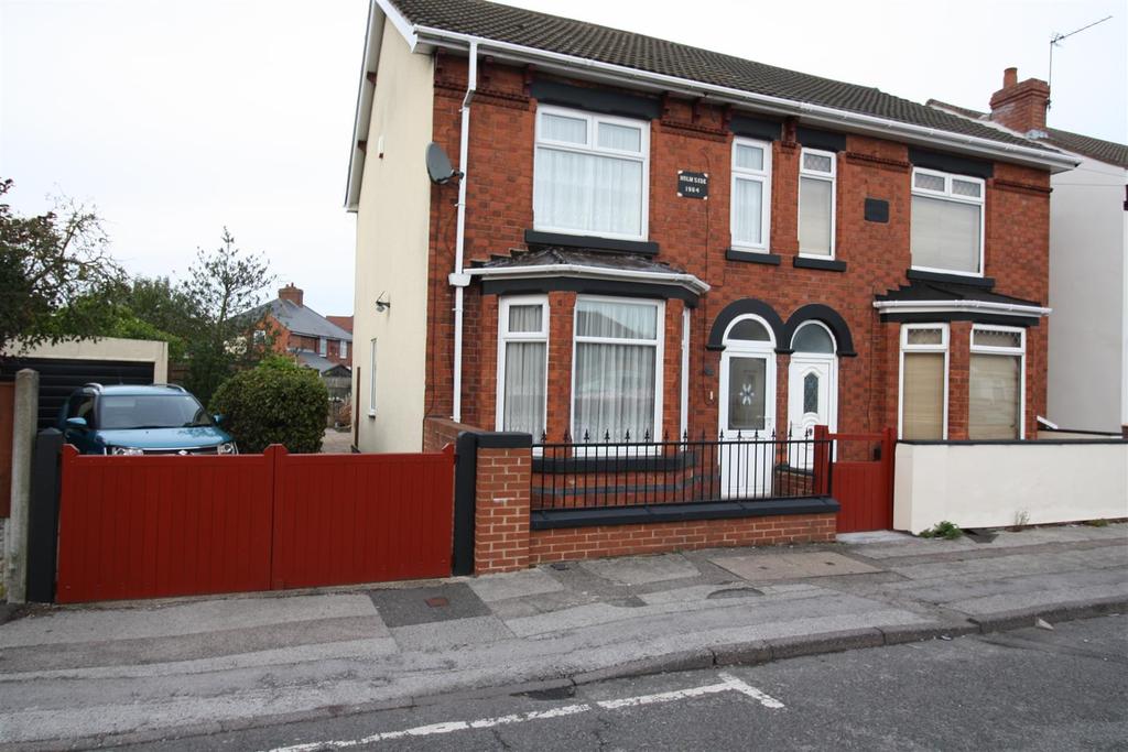 Hartley Road, KirkbyInAshfield... 3 bed semidetached house £150,000