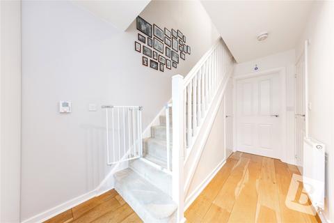 19 Regna Close, Rainham, RM13 9FQ