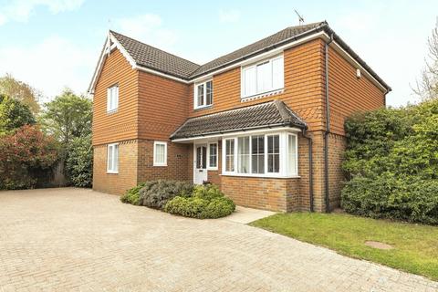 2 Salix Close, Fetcham, Leatherhead, KT22 9NW