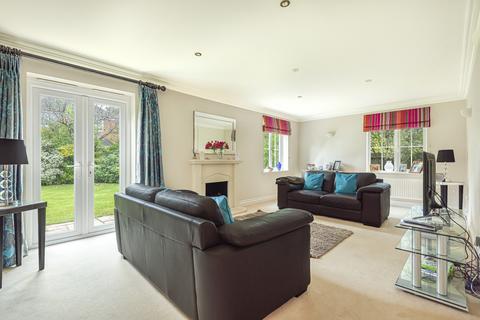 2 Salix Close, Fetcham, Leatherhead, KT22 9NW