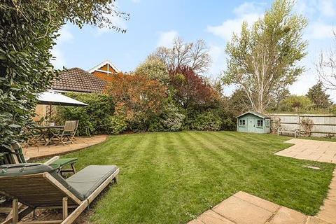 2 Salix Close, Fetcham, Leatherhead, KT22 9NW