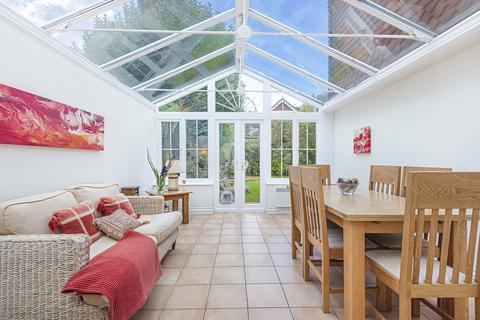 2 Salix Close, Fetcham, Leatherhead, KT22 9NW