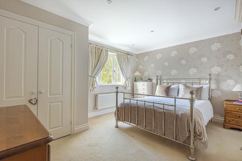 2 Salix Close, Fetcham, Leatherhead, KT22 9NW
