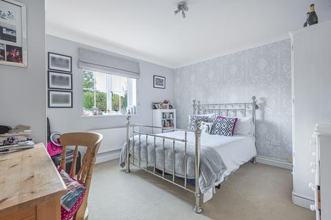 2 Salix Close, Fetcham, Leatherhead, KT22 9NW