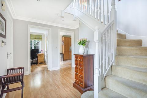 2 Salix Close, Fetcham, Leatherhead, KT22 9NW