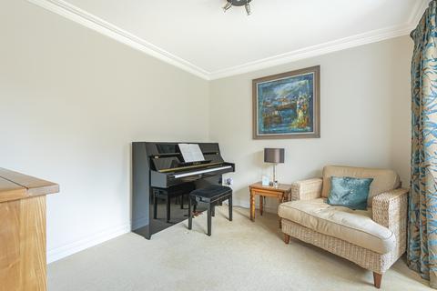2 Salix Close, Fetcham, Leatherhead, KT22 9NW