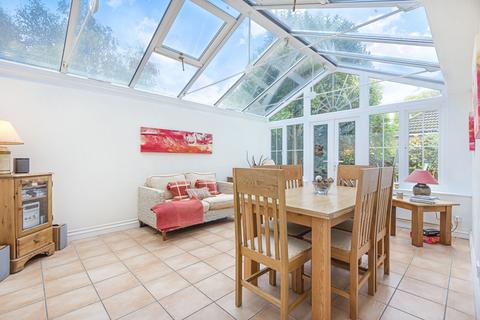 2 Salix Close, Fetcham, Leatherhead, KT22 9NW
