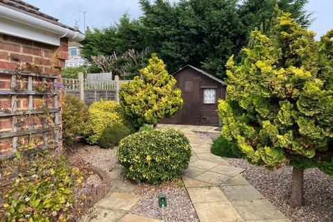 87 Greenview Drive, Northampton, NN2 7LE