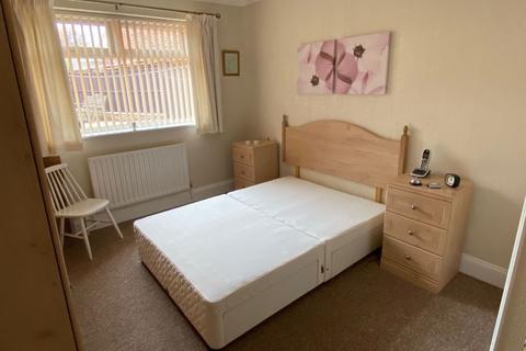 87 Greenview Drive, Northampton, NN2 7LE