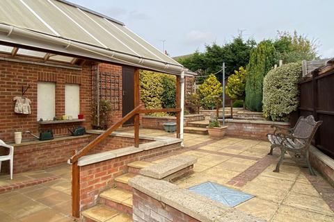 87 Greenview Drive, Northampton, NN2 7LE