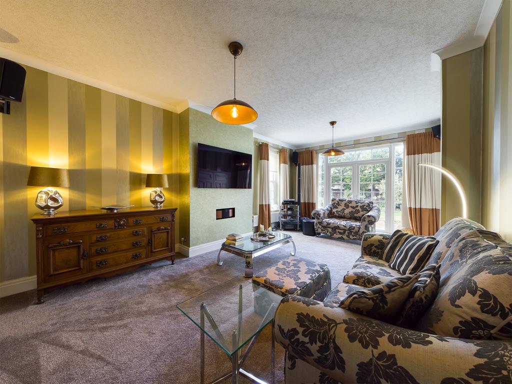 Holmefield Close, 5 bed detached house £610,000