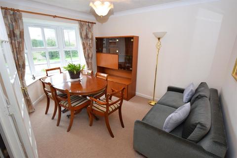 16 Avenbury Drive, Solihull, B91 2QZ