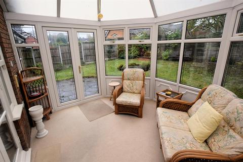 16 Avenbury Drive, Solihull, B91 2QZ